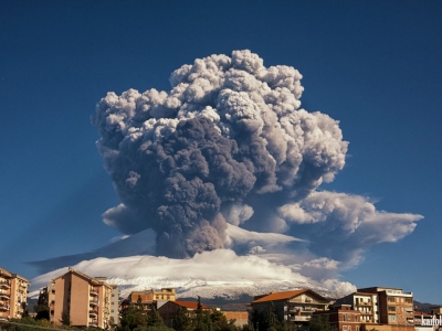 Извержение Этны покрыло Мессину пеплом и остановило аэропорт в Реджо-Калабрии
