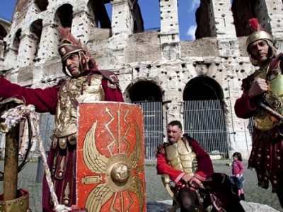Центурионы и легионеры Римской империи вновь у Колизея – суд отменил запрет мэра