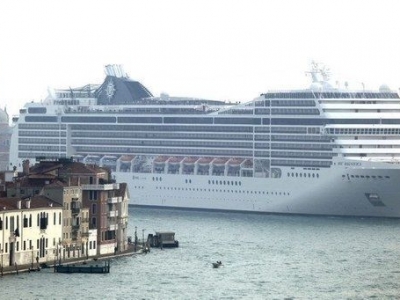 Круизным лайнерам навсегда запретили причаливать в центре Венеции