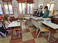 Итальянские учителя получили пособие 500 евро