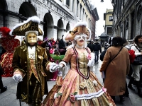 Карнавал в Венеции. Власти боятся террористов, но запрета на ношение масок не будет