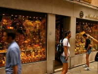 Власти Венеции намерены привести магазины в культурный вид