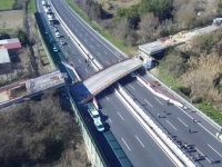 В Италии мост рухнул на карьеру министра транспорта