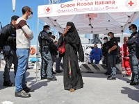 Италия намерена остановить мигрантов из Африки деньгами