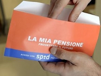 Имеет ли право мигрант в Италии на пособие по безработице, если на родине он получает пенсию?  