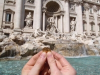 За брошенную монету в римский фонтан – штраф 240 евро. За что по новым правилам могут оштрафовать туристов в итальянской столице?