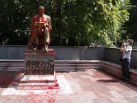 Расовые протесты докатились до Италии – за что пострадал памятник Монтанелли?