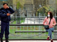 Кто такие "антиваксы"? В Италии хотят наказывать врачей, отрицающих коронавирус