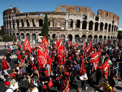 Итальянцы протестуют против антикризисных мер нового правительства