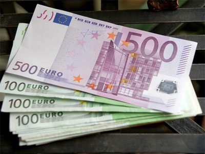 Запрещено получать наличными зарплату свыше 1000 евро